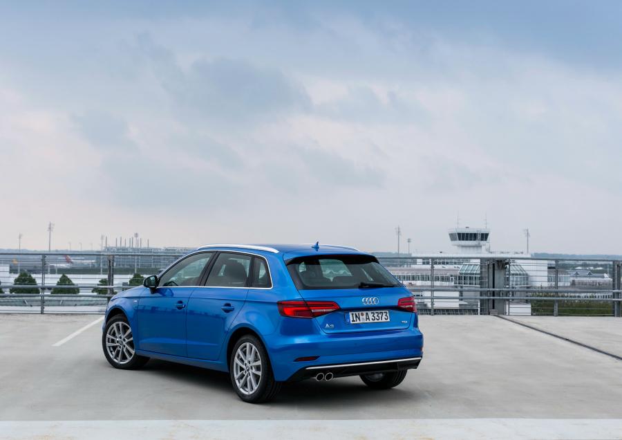  Audi A3 Sportback 2.0 TDI (8V) 2016 года  (WW) (фото 6 из 22)